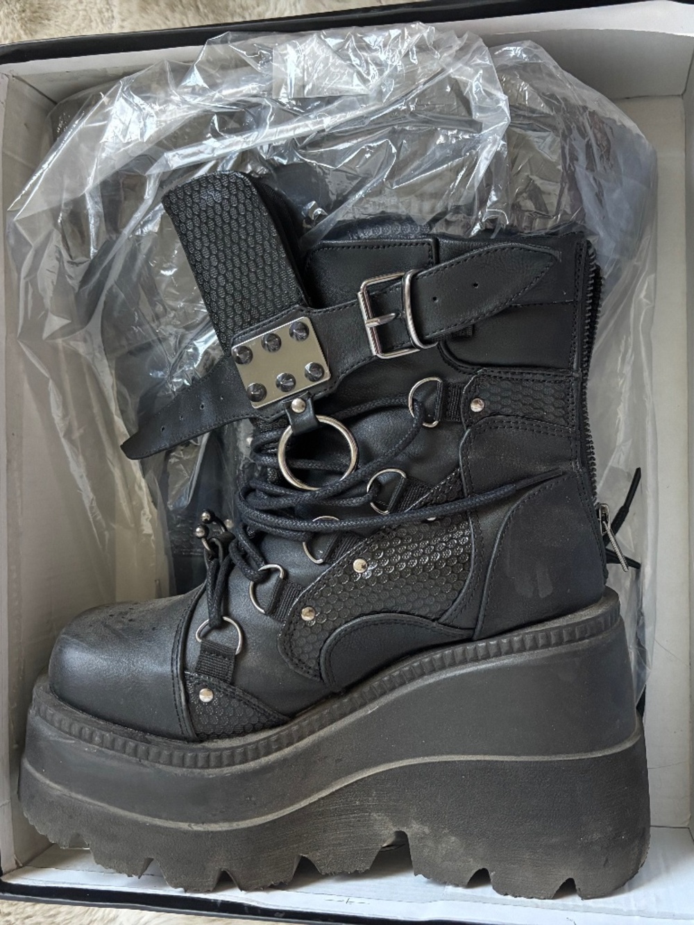 Demonia SHAKER-60 PLATFORM ANKLE BOOTS size7